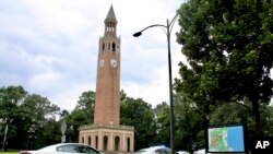 北卡羅來納大學教堂山分校發生槍擊案後警方封鎖了校區。(2023年8月28日)