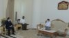 ဂျပန်အာဏာရပါတီ အောက်လွှတ်တော် အမတ် Hiromichi Watanabe နဲ့ မြန်မာစစ်ခေါင်းဆောင် ဗိုလ်ချုပ်မှူးကြီး မင်းအောင်လှိုင်တို့ ကြာသပတေးနေ့က တွေ့ဆုံစဉ်။ (ဓါတ်ပုံ-တပ်မတော်ကာကွယ်ရေး ဦးစီးချုပ်ရုံး)