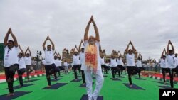 (၈) နှစ်မြောက် နိုင်ငံတကာယောဂီကျင့်စဉ်နေ့အခမ်းအနားမှာ အိန္ဒိယဝန်ကြီးချုပ် နရိန္ဒရာမိုဒီ ဦးဆောင်ကျင်းပစဉ်။ (ဇွန် ၂၁၊ ၂၀၂၂)