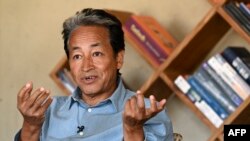 ལ་དྭགས་ཀྱི་ཁོར་ཡུལ་སྲུང་སྐྱོབ་པ་དང་སྤྱི་ཚོགས་ལས་འགུལ་བ་བསོད་ནམས་དབང་ཕྱུག