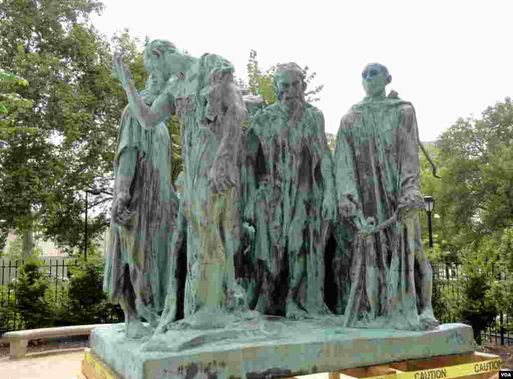 &quot;Burghers of Calais&quot; - awaiting restoration and cleaning - outside the museum (Z. Hoke/VOA)