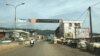Visage de ville morte à Bamenda, où les activités économiques de l’avenue commerciale sont paralysées pendant 5 jours, Cameroun, le 20 mai 2018. (VOA/Emmanuel Jules Ntap)