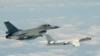 台灣F16戰機監控伴飛在台灣南部巴士海峽上空飛行的中國空軍H-6K轟炸機。(2018年5月11日)