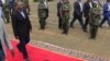 Le président Joseph Kabila à l'aéroport de Kavumu, à Bukavu, Sud-Kivu, RDC, 22 décembre 2015. (VOA/Ernest Muhero)