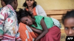 Faayilii - Ijoollee fi maatii waraana baqatanii mana barumsaa Addis Faana jedhamu keessa dahatanii jiran, Dasee, Hagayya 23, 2021