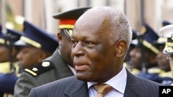 Eduardo dos Santos, "disponível"