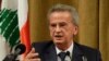 Gubernur Bank Sentral Lebanon Riad Salameh memberi isyarat saat berbicara di kantor pusat bank di Beirut, 11 November 2019. (Foto: AFP)