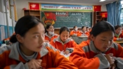 རྒྱ་གཞུང་གིས་བོད་པ་རྒྱ་ནག་པར་སྒྱུར་བཞིན་པའི་གནས་ཚུལ།
