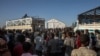 Les réfugiés qui ont fui le conflit dans la région du Tigré en Ethiopie, attendent de recevoir de l'aide au camp de réfugiés de Umm Rakouba à Qadarif, dans l'est du Soudan, mardi 24 novembre 2020. 