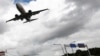 Un avion Boeing 737 Max des compagnies aériennes brésiliennes GOL Linhas Aereas se prépare à atterrir à l'aéroport Salgado Filho de Porto Alegre, Brésil, le 9 décembre 2020.