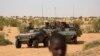 Des soldats français de l'opération Barkhane patrouillent dans le nord de Tombouctou, Mali, 6 novembre 2014.