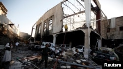 Wurin da jiragen yaki suka farma da bamabamai a Yemen.