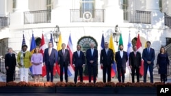 ARCHIVO - Presidentes de EEUU, América Latina y el Caribe se reunieron en la Casa Blanca para la primera Cumbre de Líderes de la Asociación de las Américas para la Prosperidad Económica en la Casa Blanca, el 3 de noviembre de 2023.