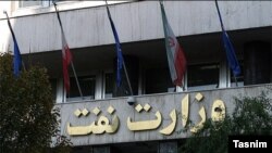 آمریکا اعلام کرده از چهار ماه دیگر تحریم های هسته ای علیه خرید نفت جمهوری اسلامی را باز می گرداند. 