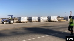 Zimbabwe receives 500,000 Sinopharm shots from China, June 26, 2021, to vaccinate people against COVID-19, which is caused by a coronavirus. (Columbus Mavhunga/VOA)